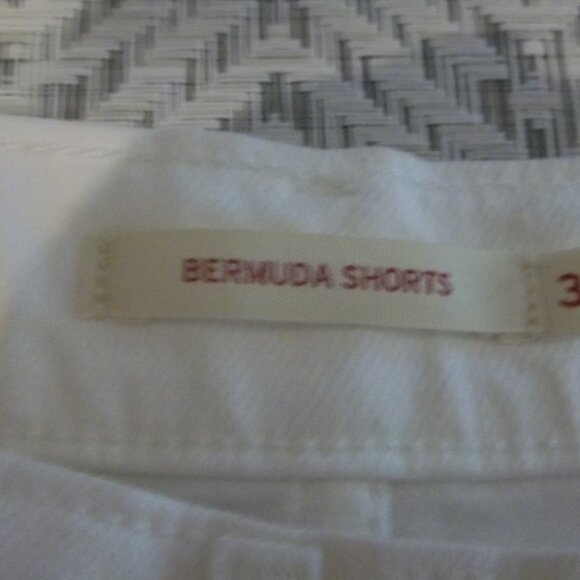 LEVIS WHITE JEAN BERMUDA SHORTS,LADIES SIZE 12 - Picture 4 of 6